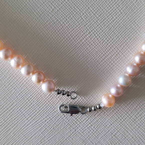 Pink Pearl Necklace - Picture 3 of 3